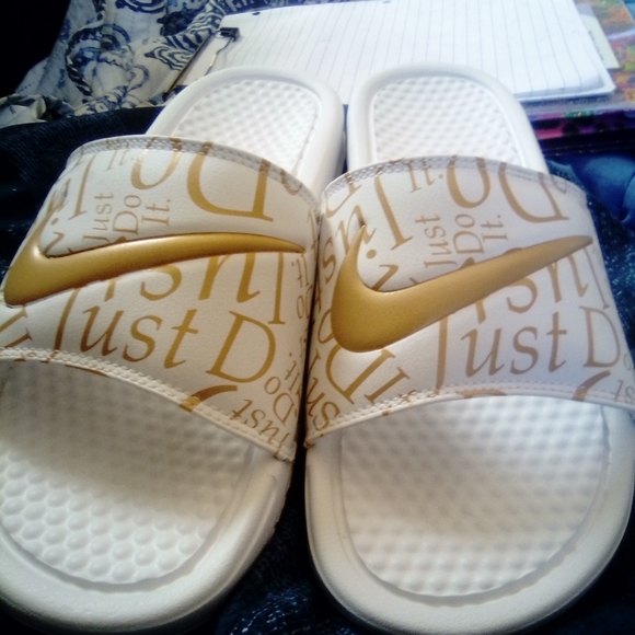 Nike slides size 8 - Picture 3 of 5